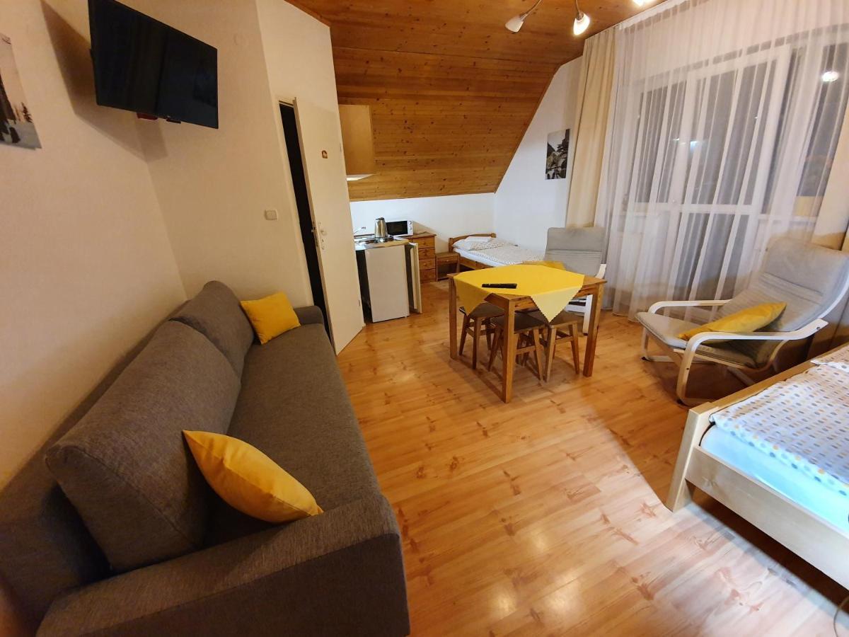 Zlty Dom Vrbov Apartment Exterior photo