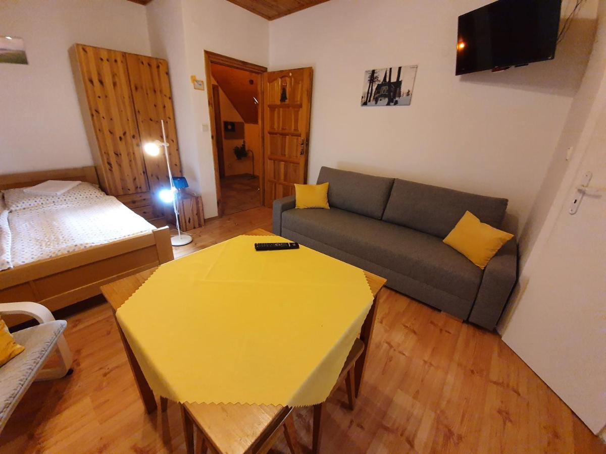 Zlty Dom Vrbov Apartment Exterior photo