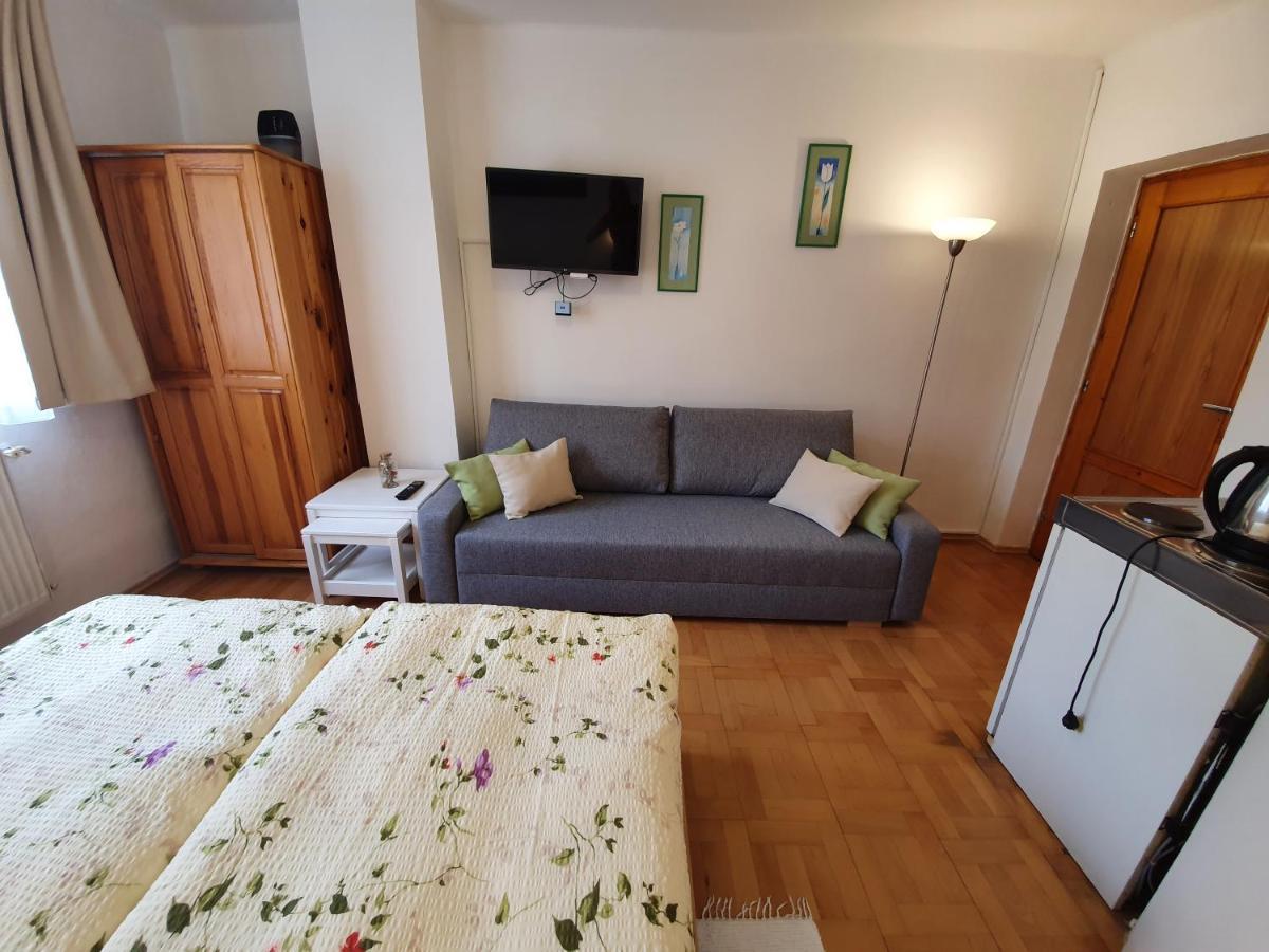 Zlty Dom Vrbov Apartment Exterior photo