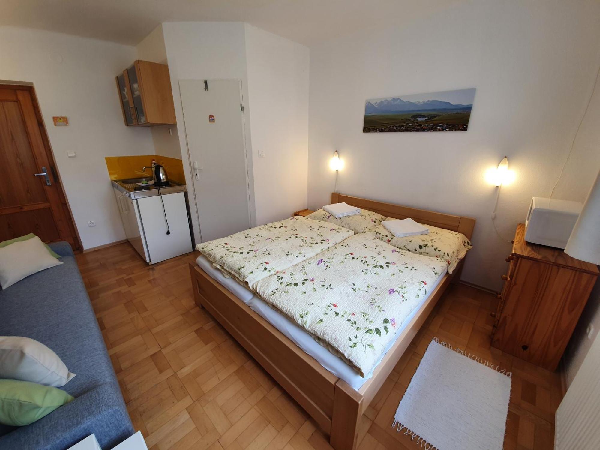 Zlty Dom Vrbov Apartment Exterior photo