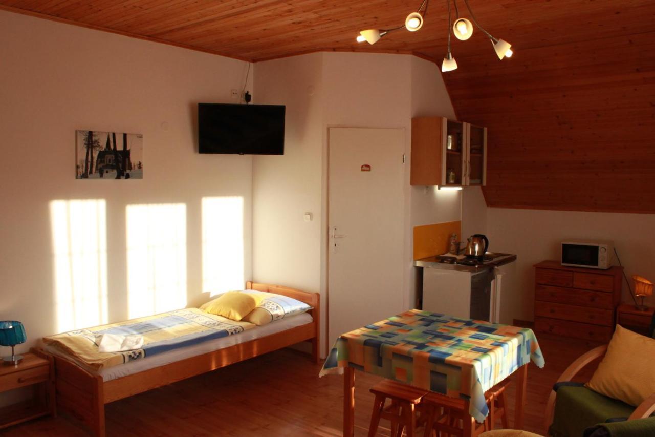 Zlty Dom Vrbov Apartment Exterior photo